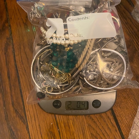 Assorted Jewelry Bag with modern and vintage jewelry 2lb lot bundle - Picture 11 of 12